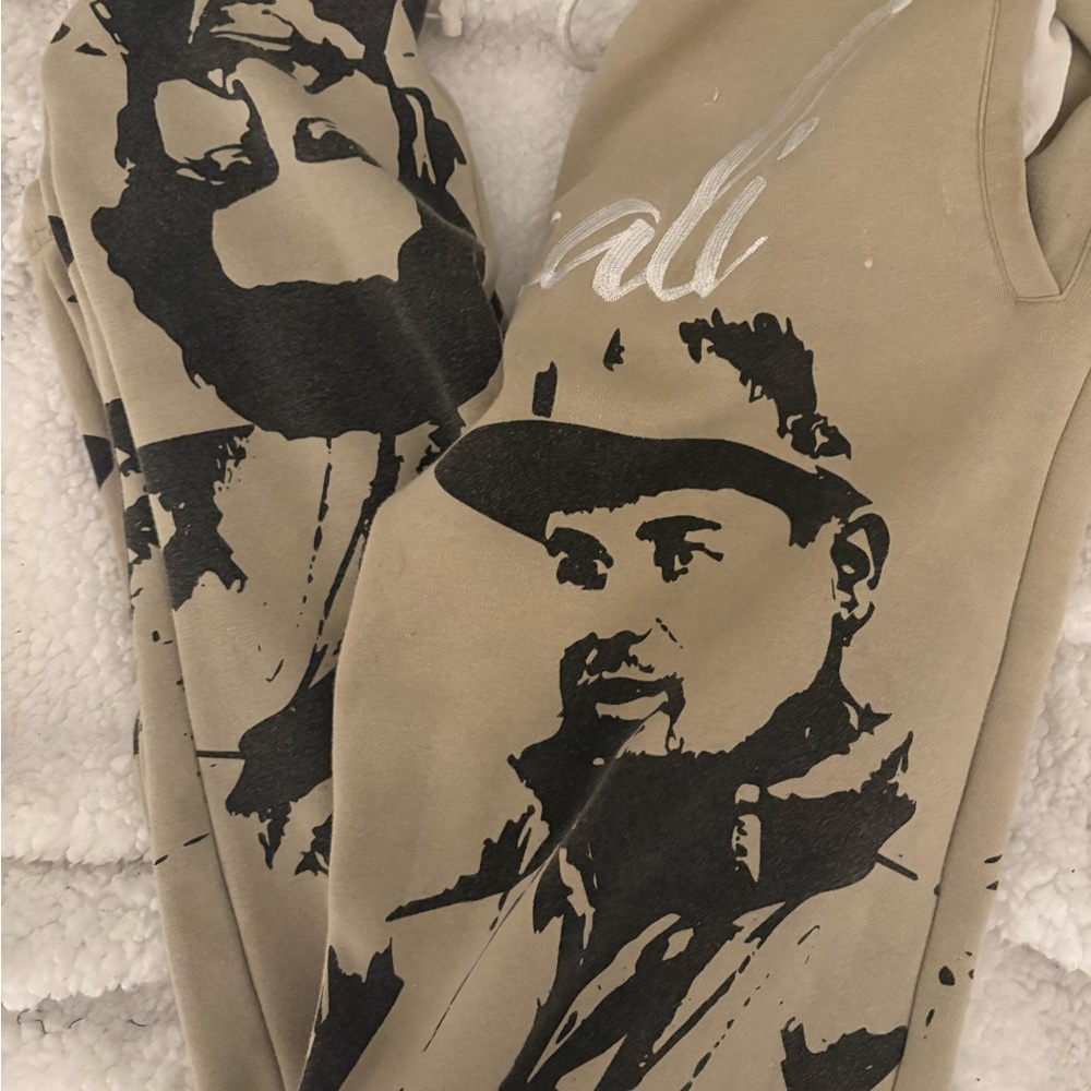 Men's Graphic Print Pants - Black and Tan